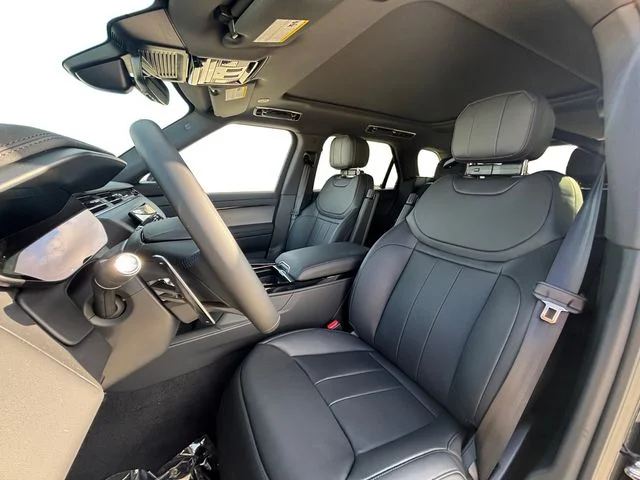 New 2026 Black Land Rover Dynamic SE image 10