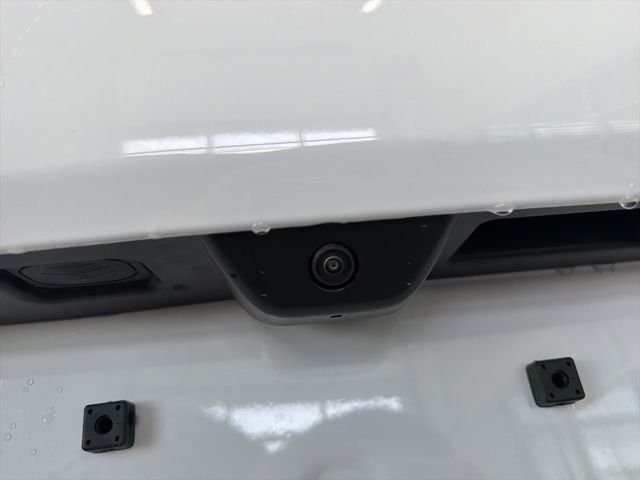 New 2026 Bright White Clear-Coat Exterior Paint Jeep Laredo image 7