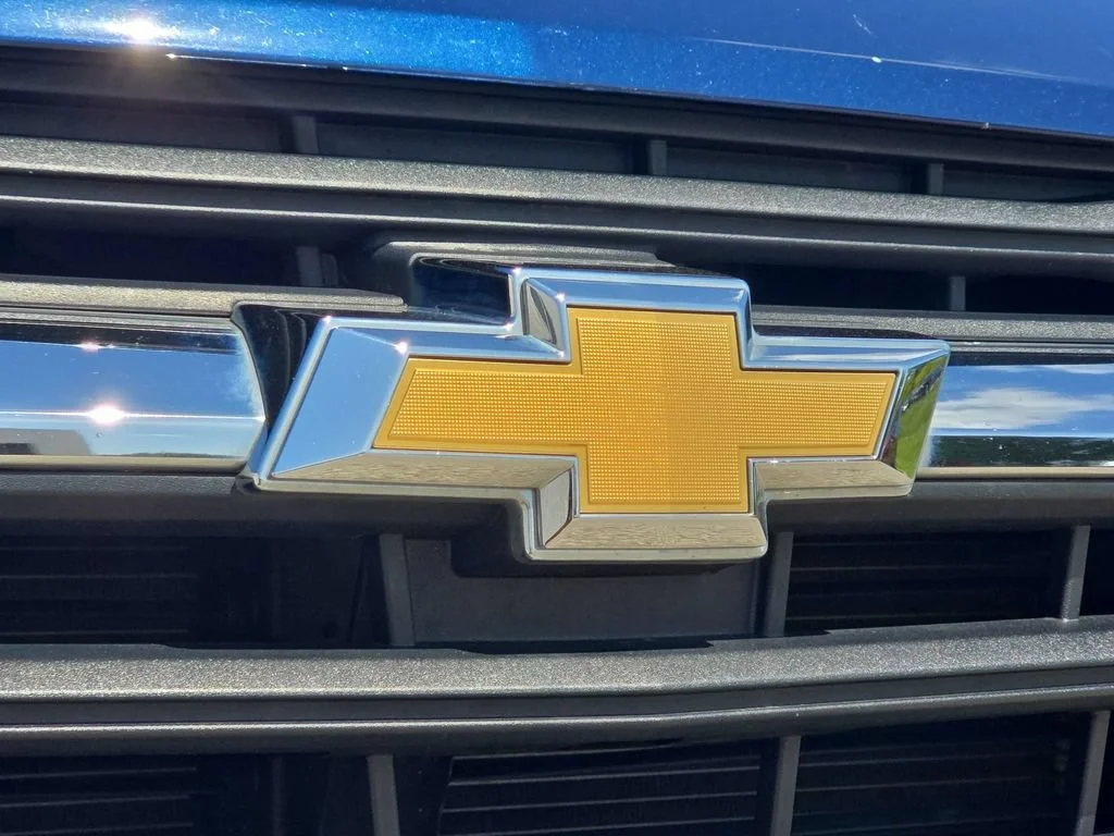 Used 2022 BLUE GLOW METALLIC Chevrolet LT image 32