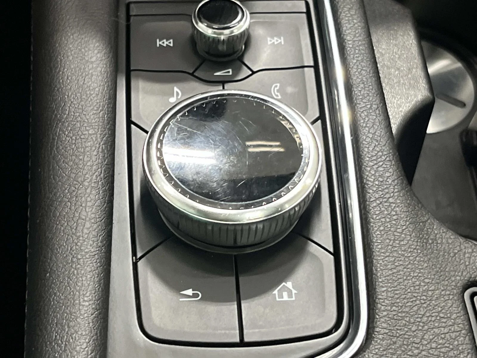 Used 2022 CRYSTAL WHITE TRICOAT Cadillac AWD Sport image 23