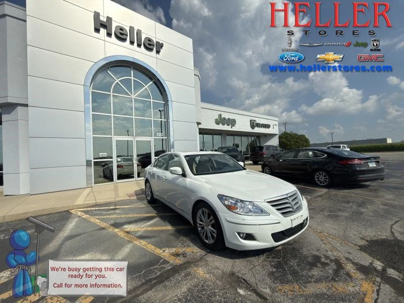 Used 2011 White Satin Pearl Hyundai 4.6 image 1