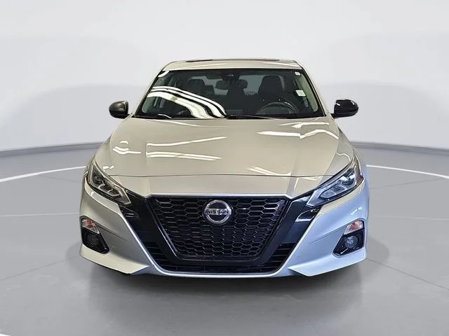 Used 2019 Silver Nissan 2.5 SL image 8
