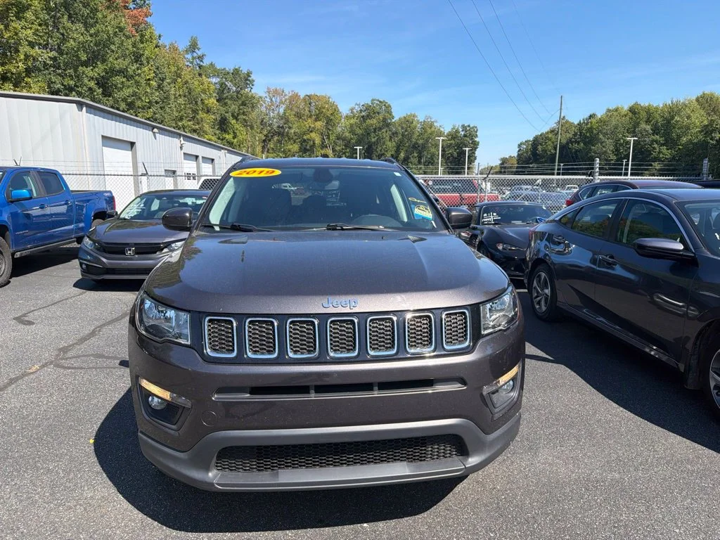 Used 2019 Gray Jeep Latitude image 2