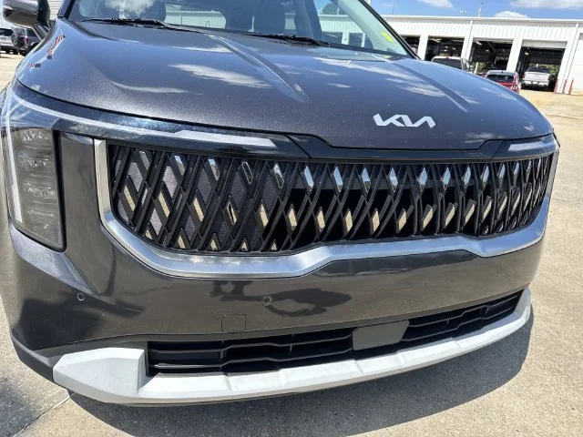 Used 2025 Gray Kia LXS image 4
