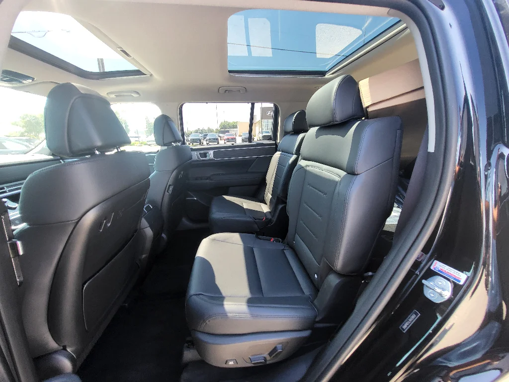 New 2027 Phantom Black Hyundai Limited 6P image 26