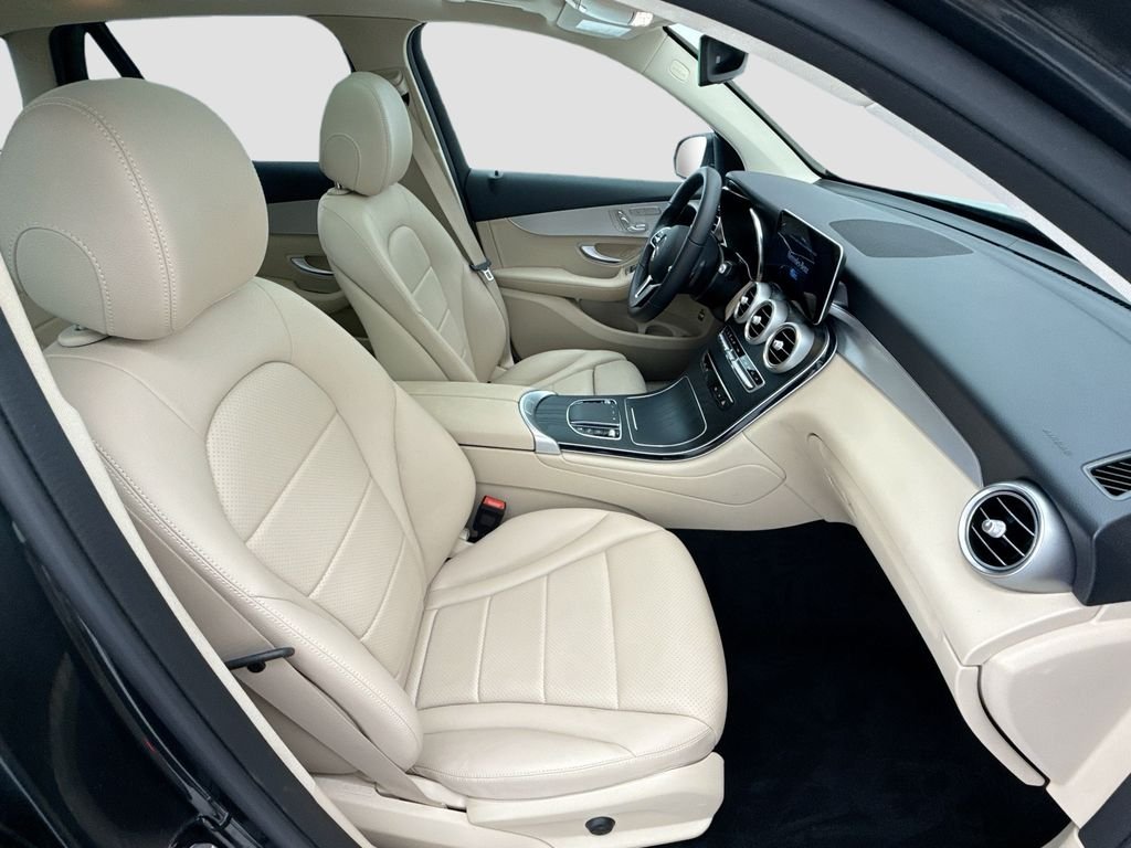 Certified Used 2022  Mercedes-Benz GLC 300 image 18