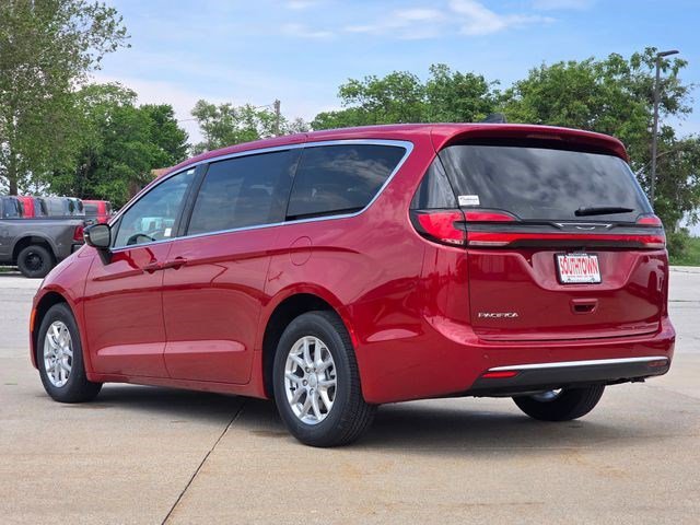 New 2027 Red Hot Pearl-Coat Exterior Paint Chrysler Select image 5