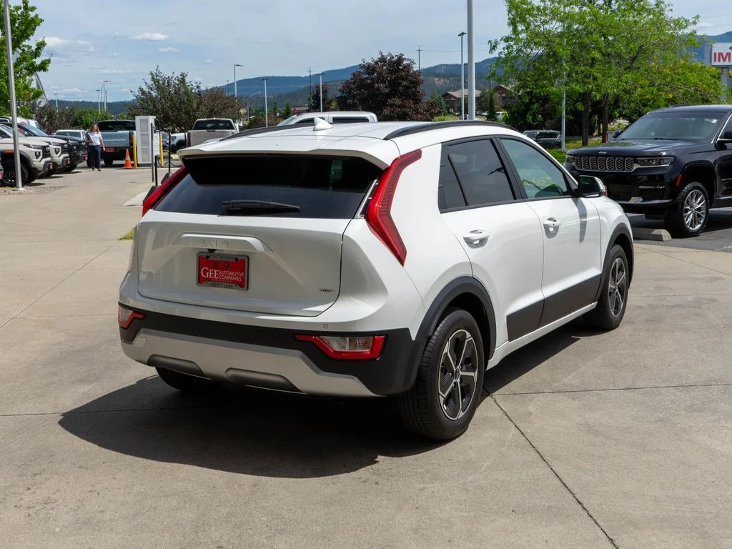 New 2026 Snow White Pearl Kia EX image 7