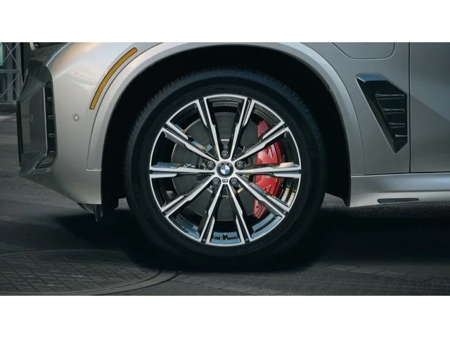 New 2026 Skyscraper Grey Metallic BMW xDrive50e image 7