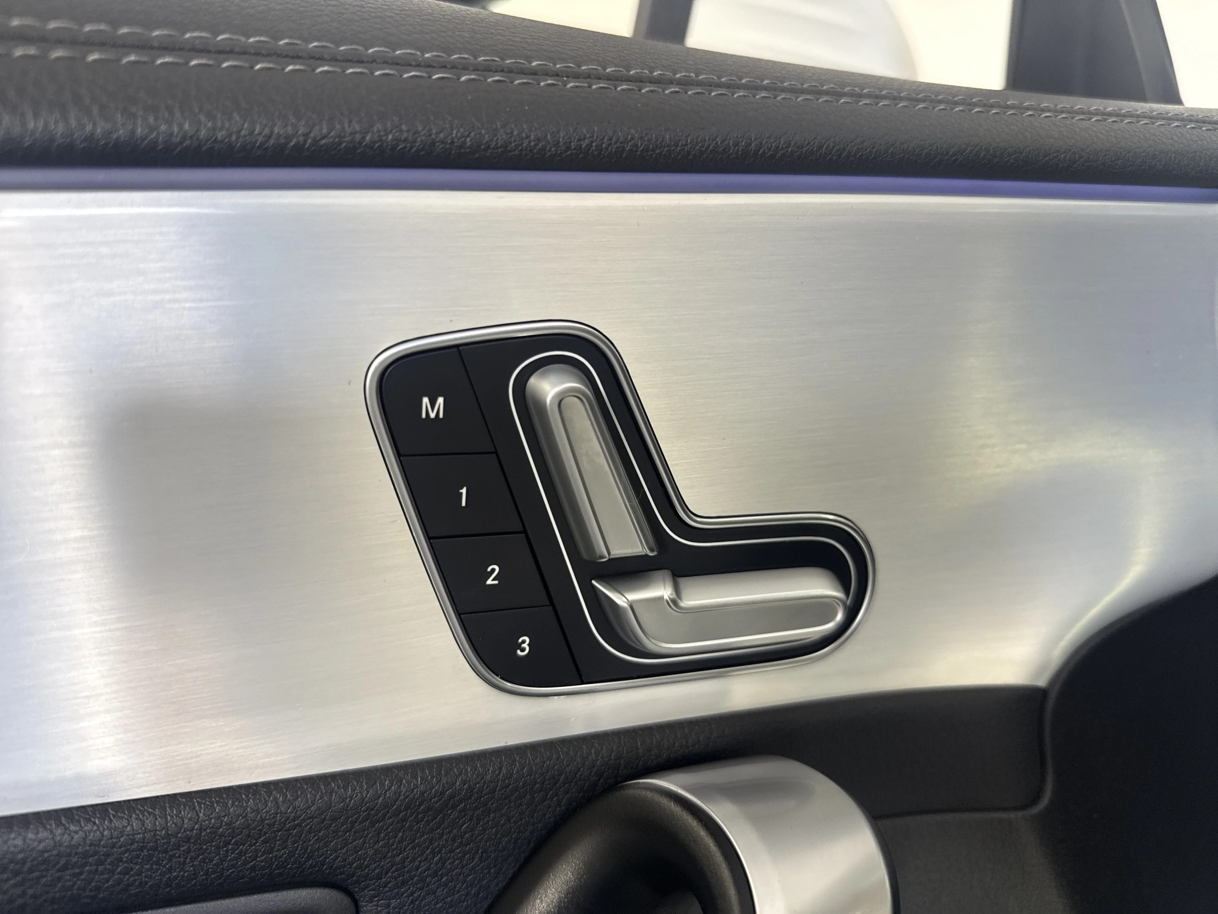 Used 2025 White Mercedes-Benz  image 17