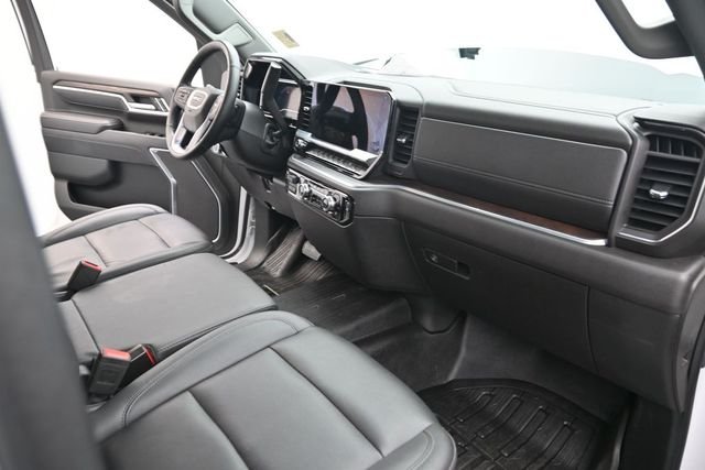 Used 2025 White GMC SLT image 30