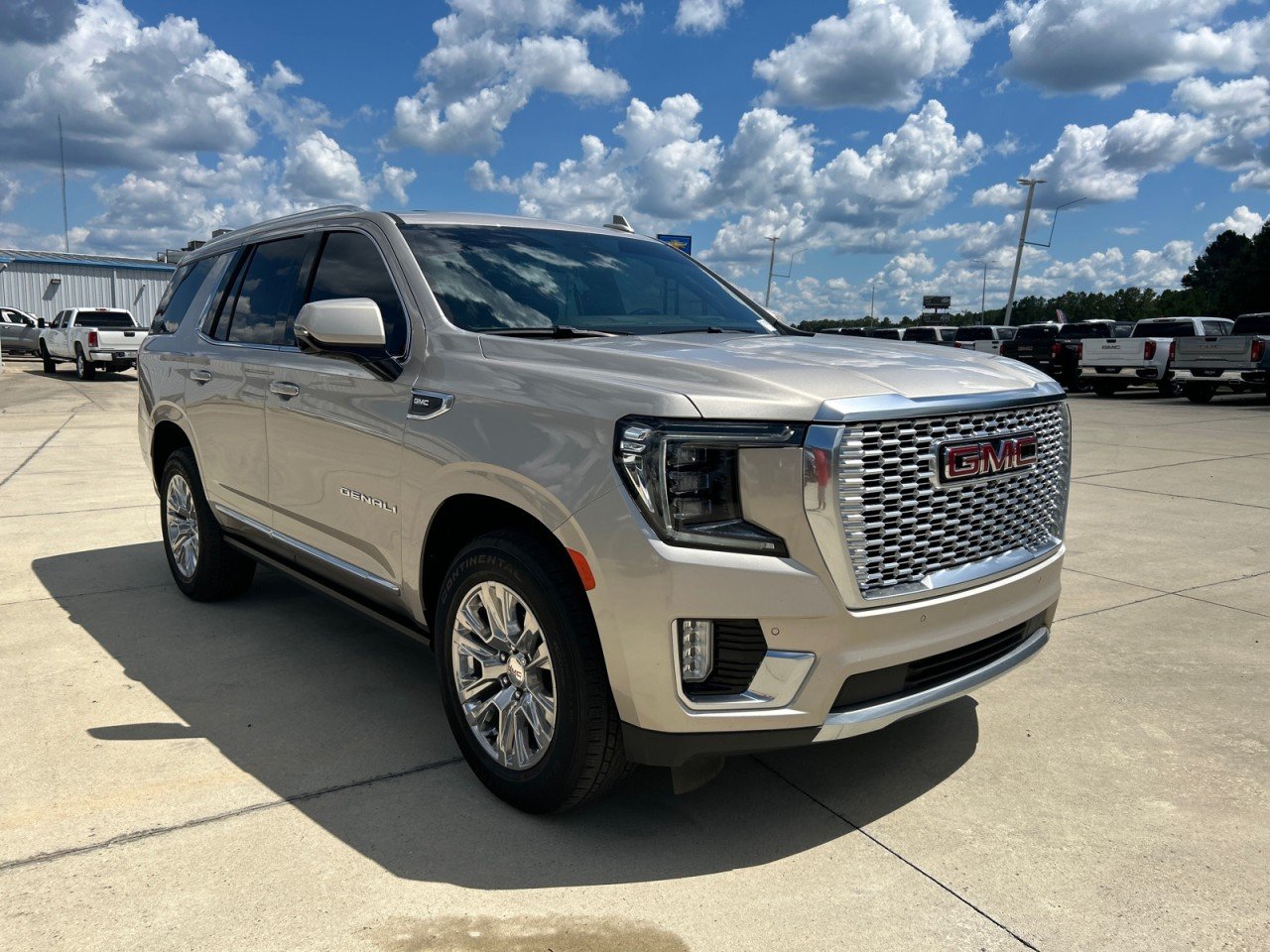 Used 2022 PEARL BEIGE METALLIC GMC Denali image 2