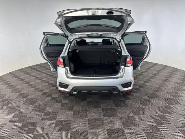 Used 2023  Mitsubishi 2.0 SE image 15