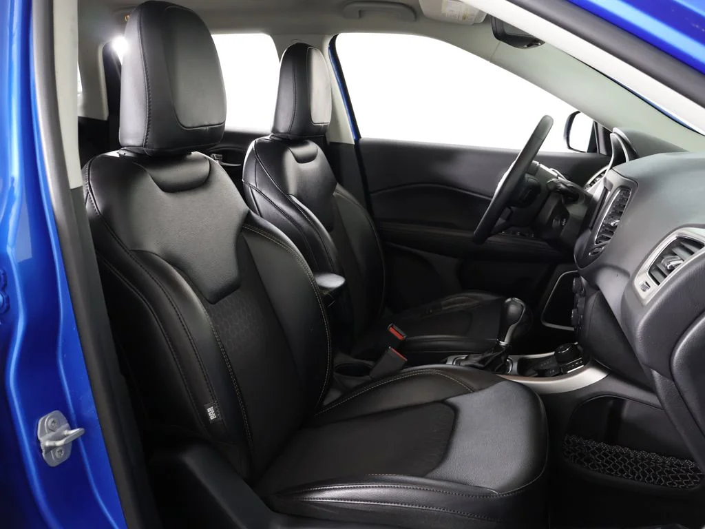 Used 2019 Laser Blue Pearlcoat Jeep Latitude image 26