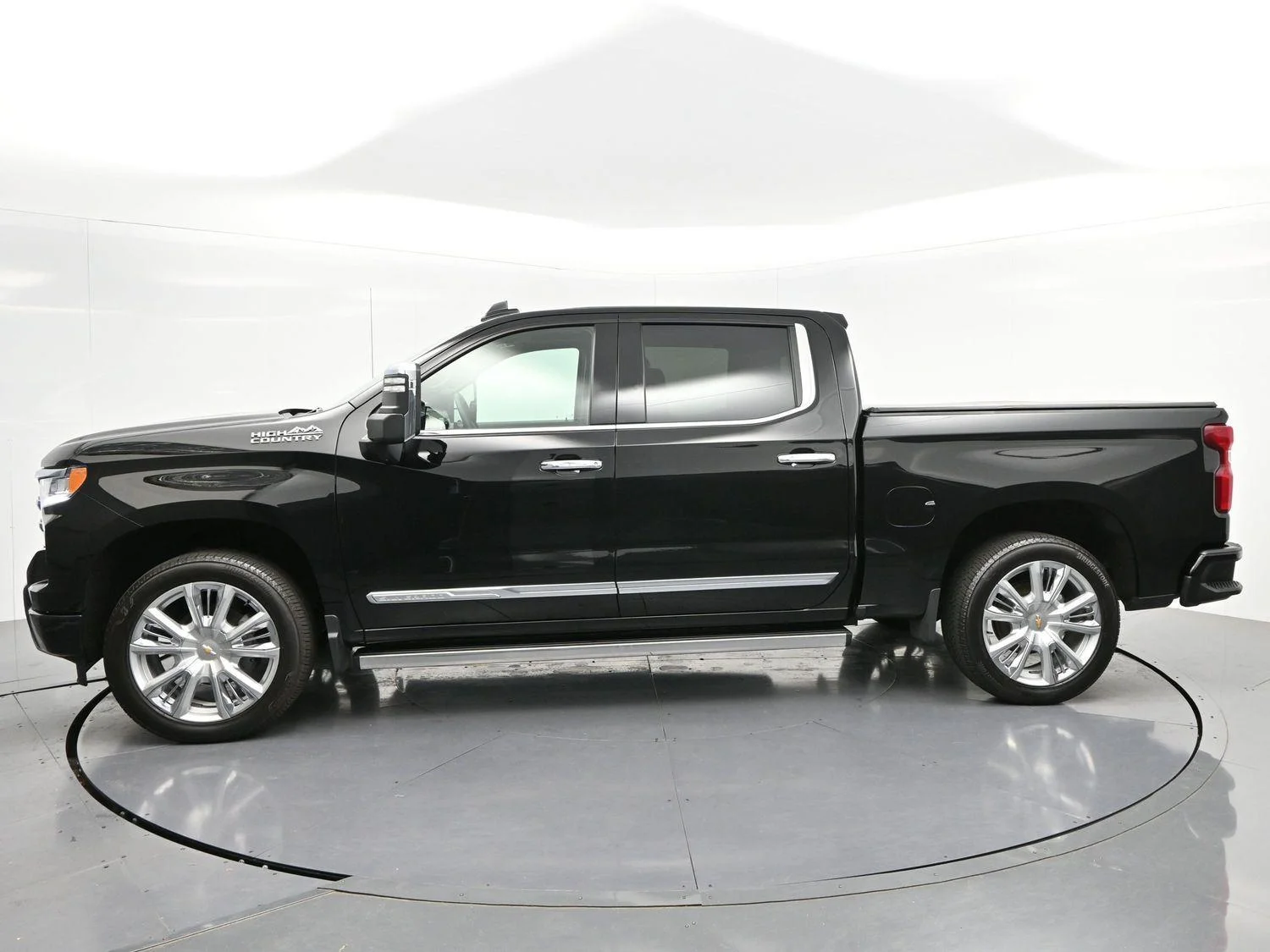 Used 2024 Black Chevrolet High Country image 4