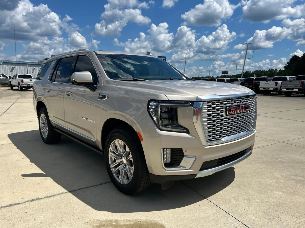 Used 2022 PEARL BEIGE METALLIC GMC Denali image 2