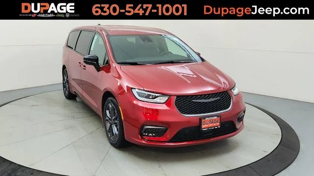 2026 Chrysler Pacifica Select's photo