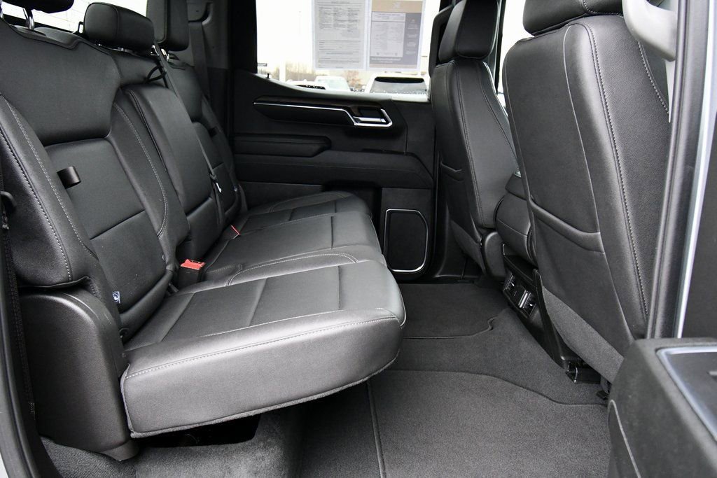 2024 GMC Sierra 1500 SLT - Photo 18