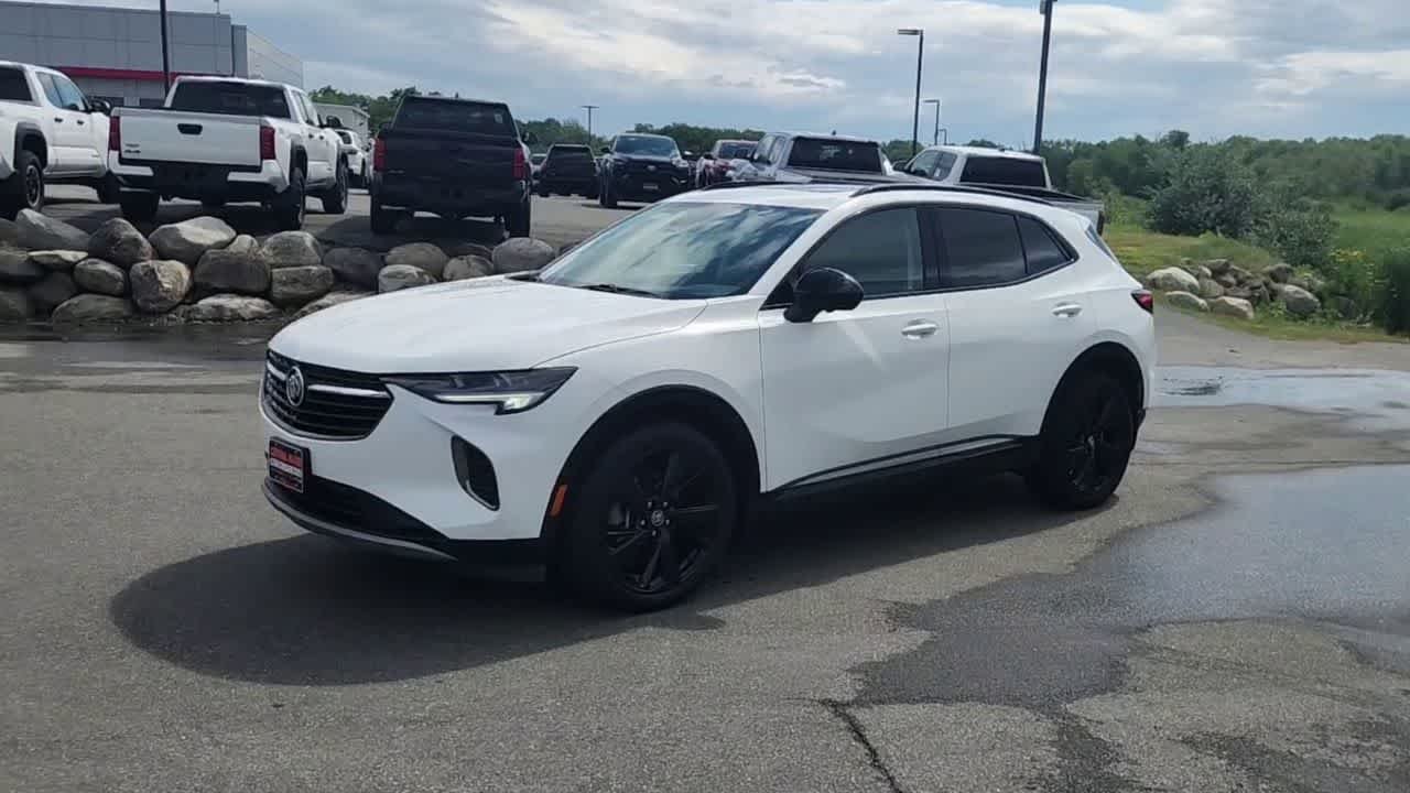 Used 2023 Summit White Buick Essence image 4