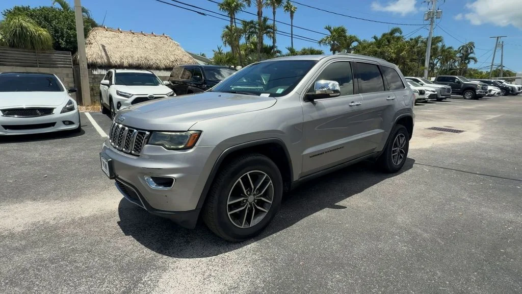 Used 2018 Billet Silver Metallic Jeep Limited image 4