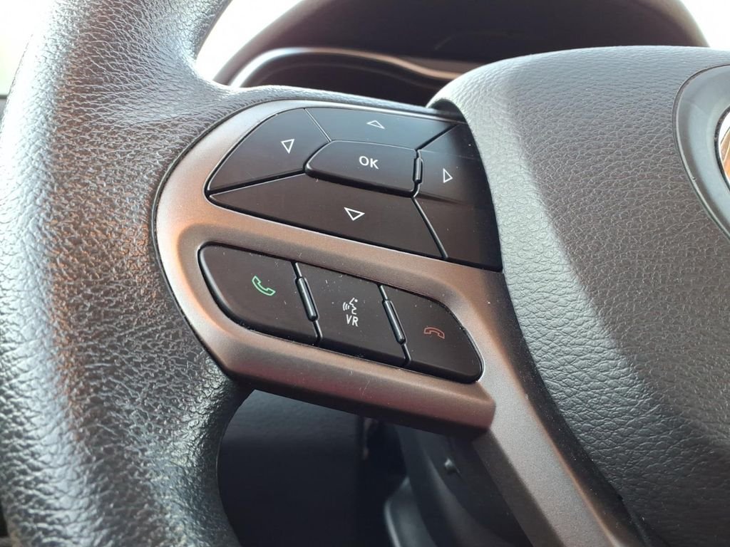 Used 2019 Velvet Red Pearlcoat Jeep Latitude image 19