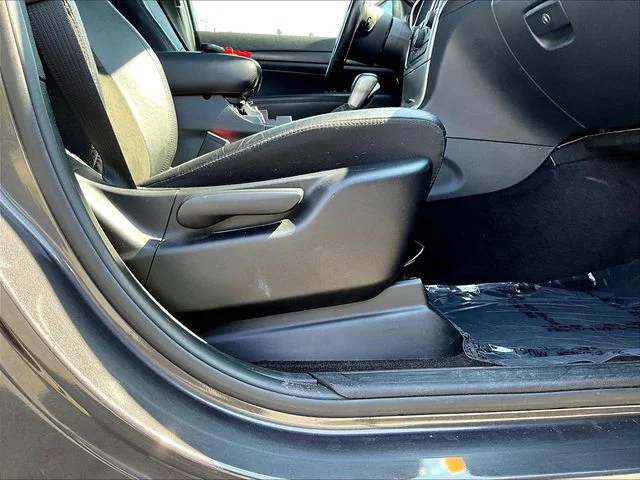 Used 2018 Gray Jeep Altitude image 35
