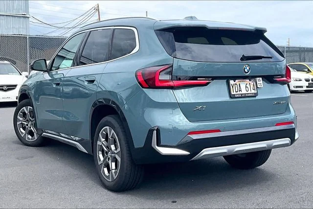 Used 2026 Cape York Green Metallic BMW xDrive28i image 12