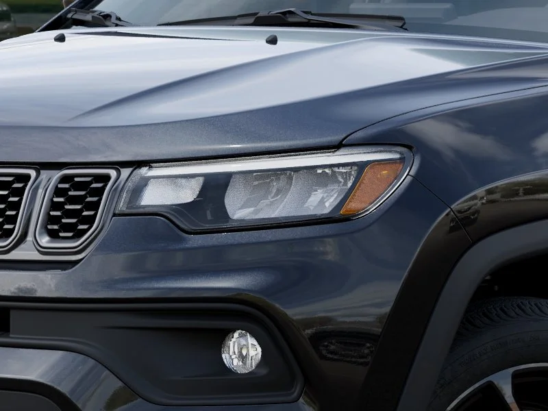 New 2026 Diamond Black Crystal Pearlcoat Jeep Latitude image 37