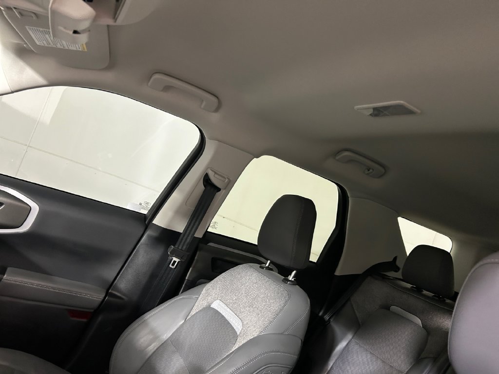 Used 2025 White Ford Badlands image 23