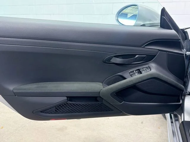 2025 Porsche 718 GT4 RS - Photo 19