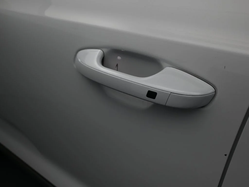 Used 2025 Glacial White Pearl Kia LX image 35