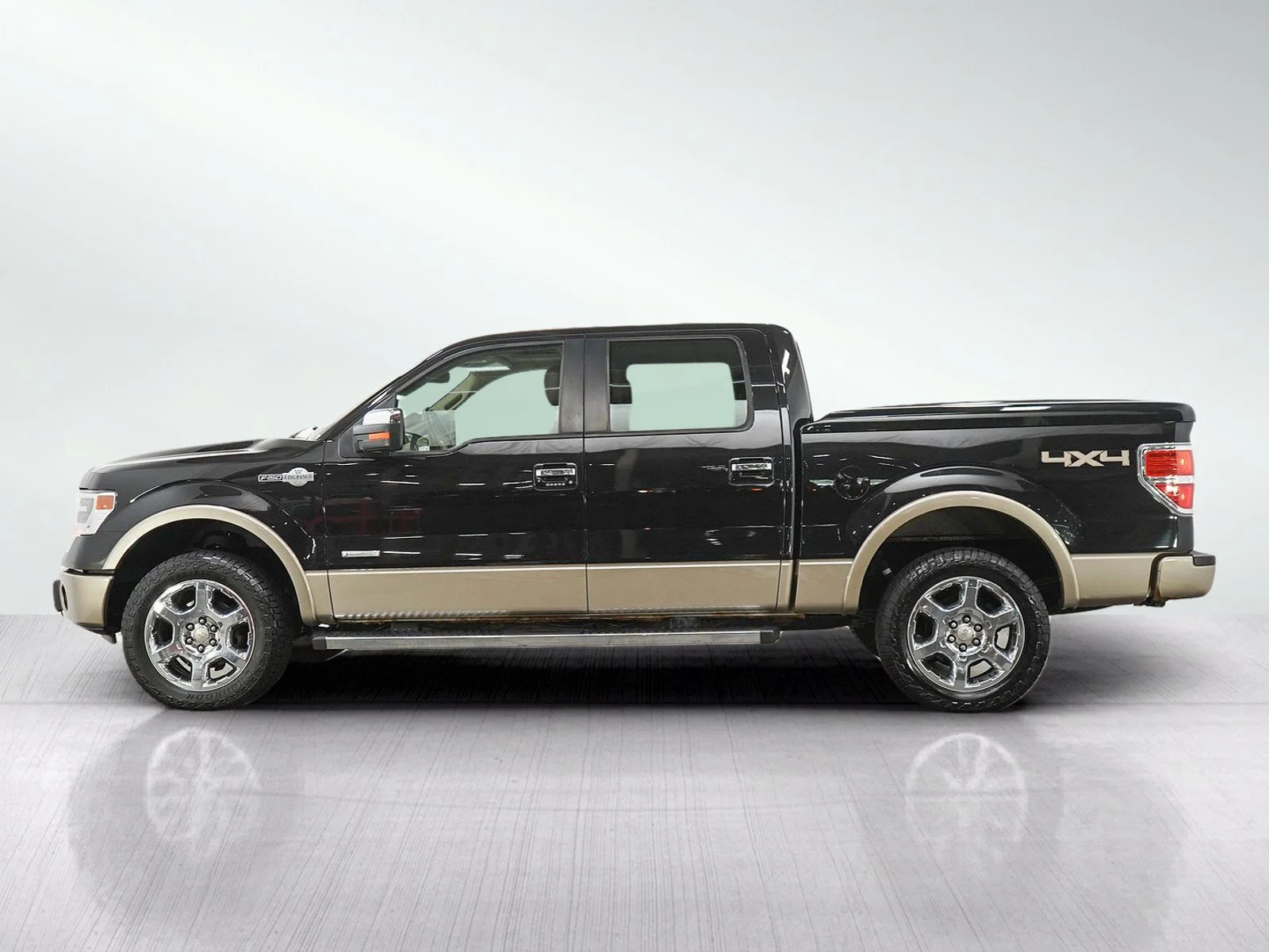 Used 2014  Ford XL image 2