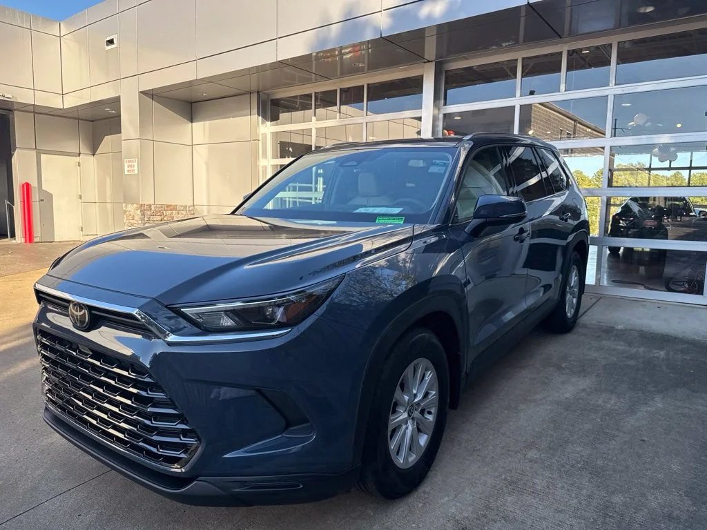 Used 2026 White Toyota XLE image 1