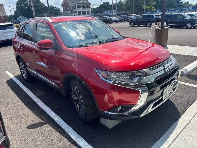 Used 2019 Red Mitsubishi SEL image 9