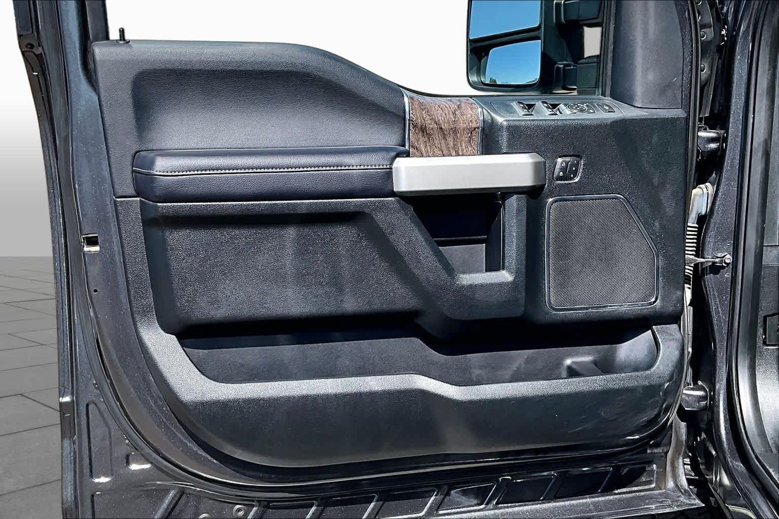 Used 2019 Magnetic Ford LARIAT image 22