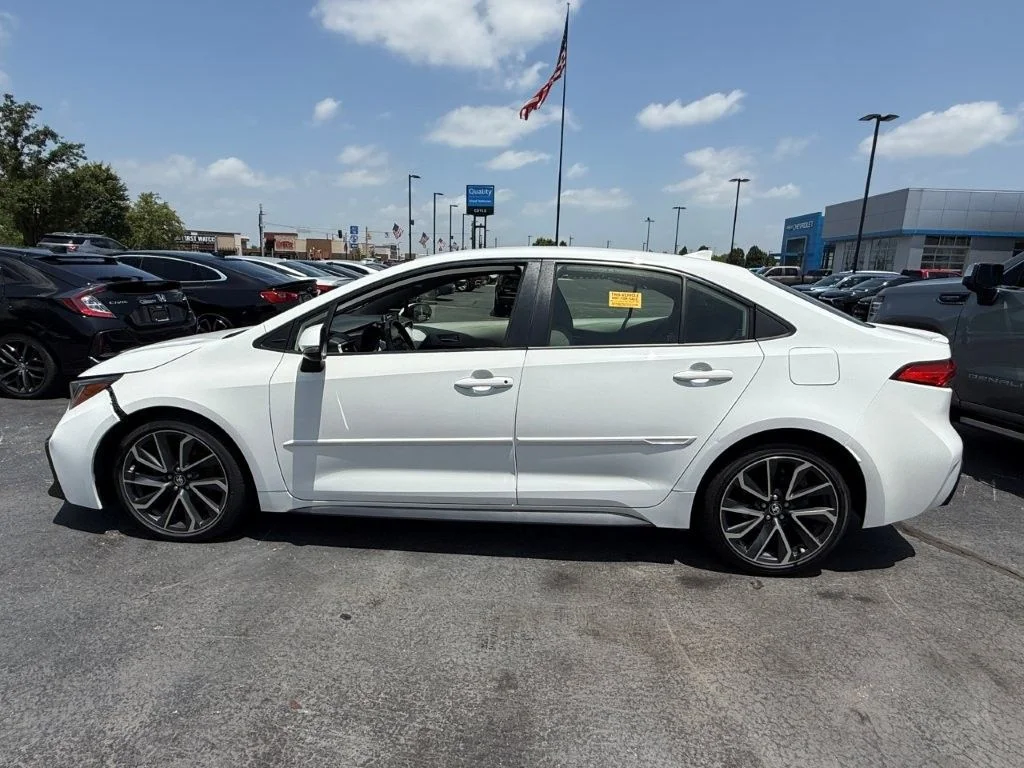 Used 2020 White Toyota SE image 3