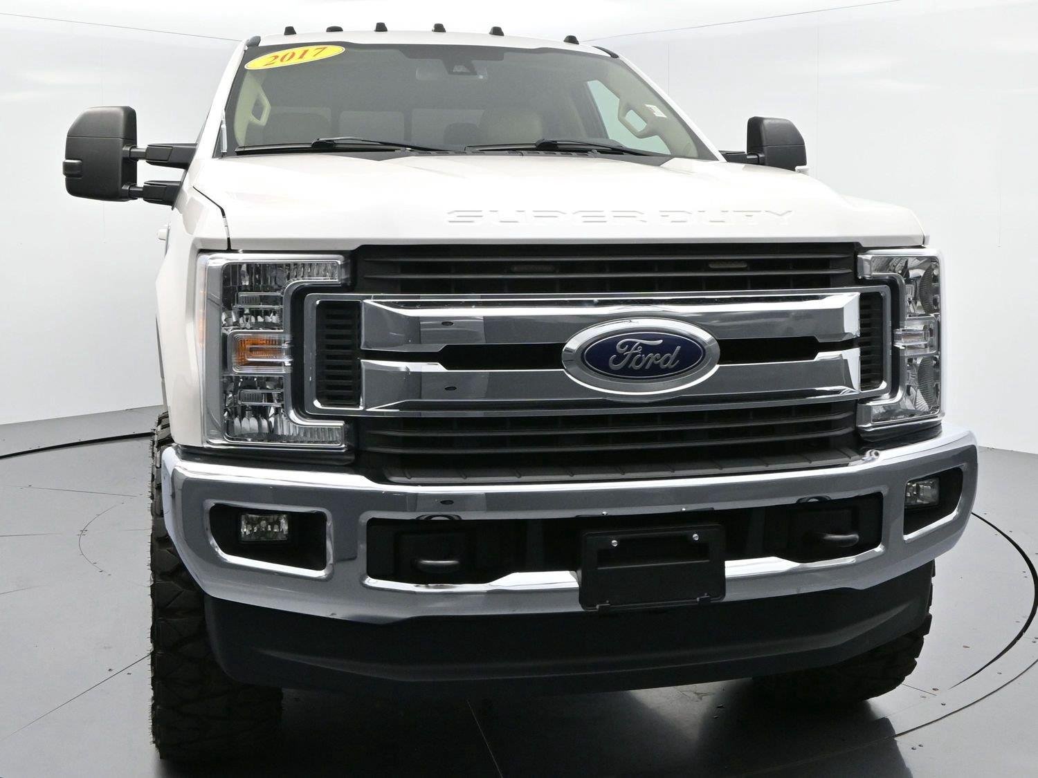Used 2017 White Platinum Metallic Tri-Coat Ford Lariat image 2