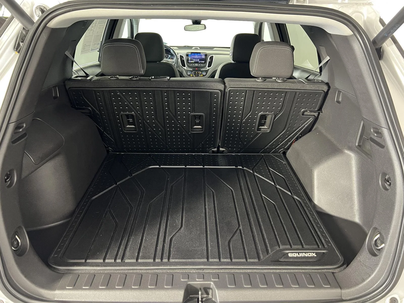 Used 2021 Silver Ice Metallic Chevrolet LT image 27