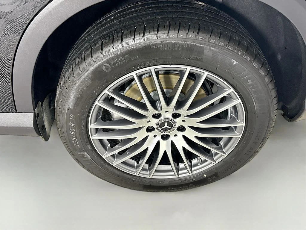 New 2026 Obsidian Black Metallic Mercedes-Benz GLC 300 image 30