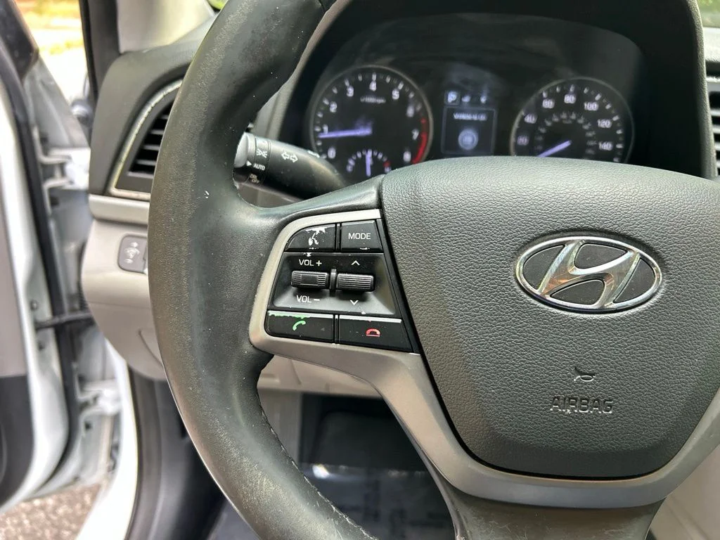 Used 2017 White Hyundai Eco image 24