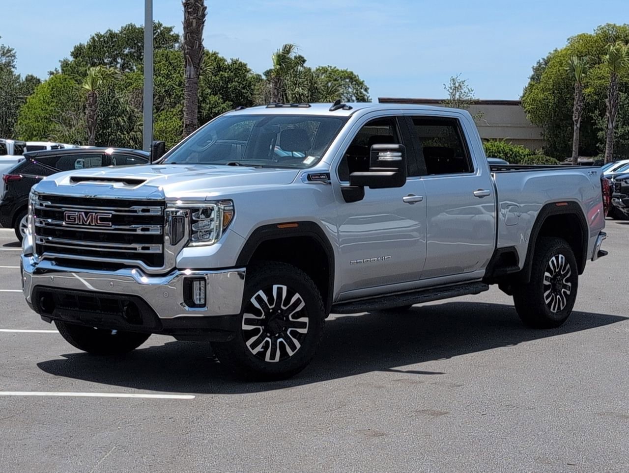 2022 GMC Sierra 4WD Crew Cab Standard Box SLE's photo