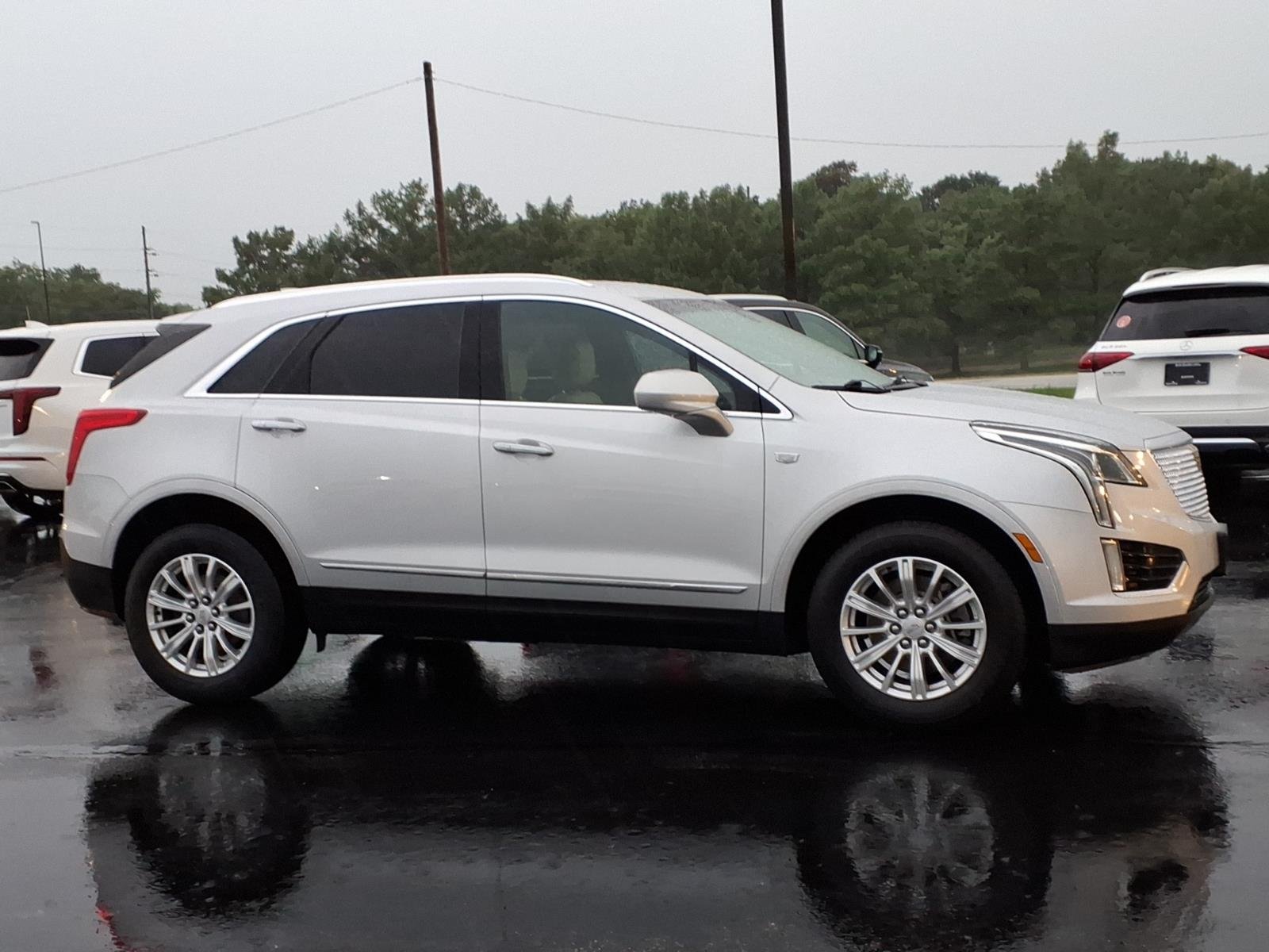 Used 2017 Cadillac XT5 Base with VIN 1GYKNARS6HZ125848 for sale in Forsyth, IL
