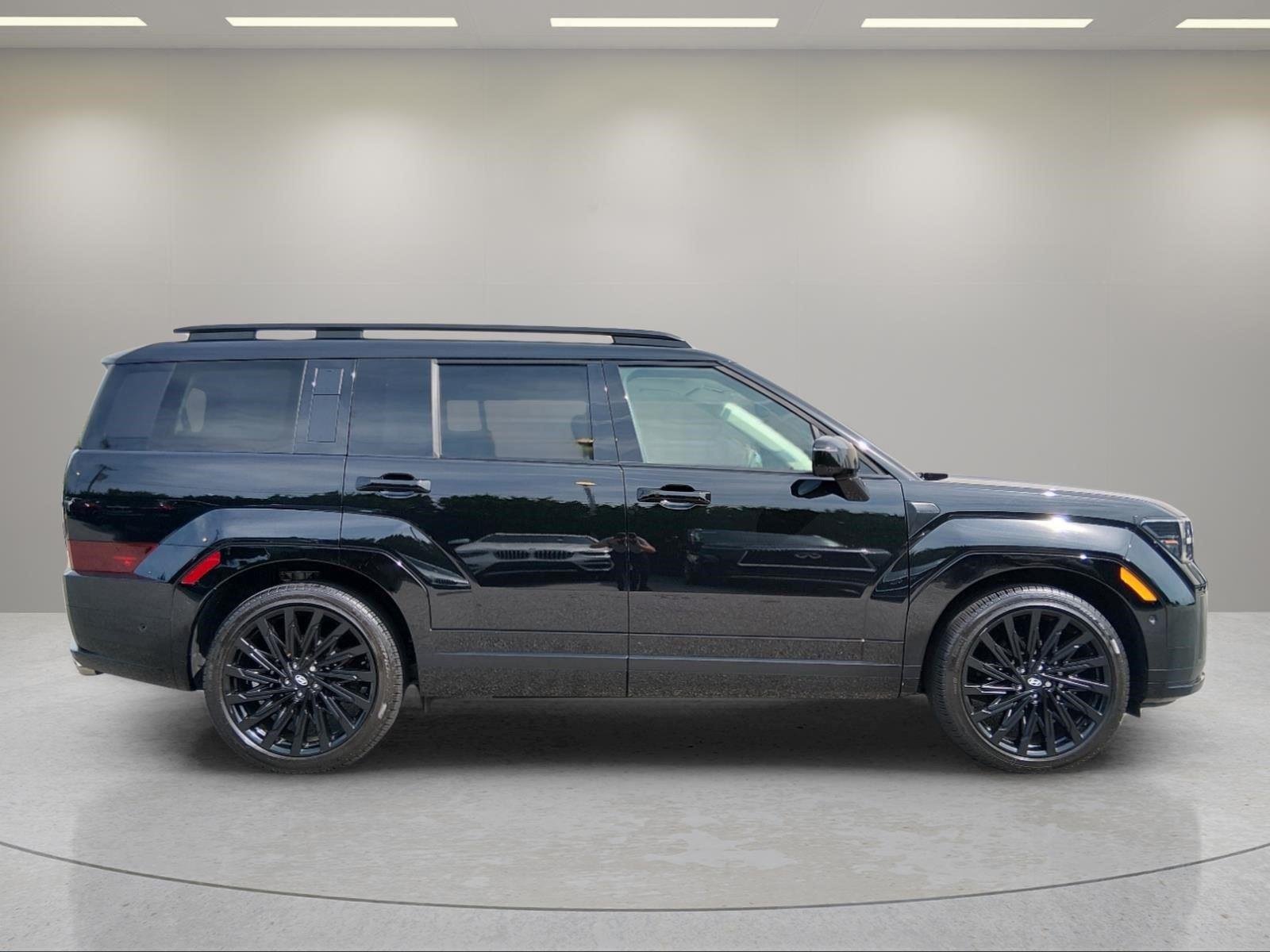 Used 2024 Phantom Black Hyundai Calligraphy image 3