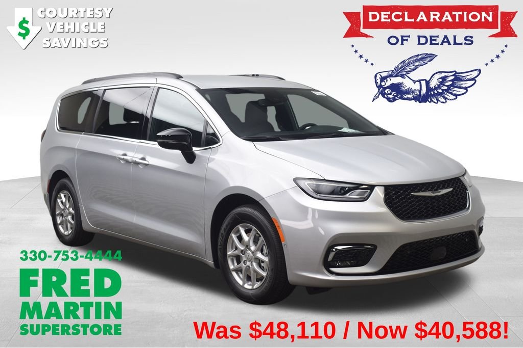 2026 Chrysler Pacifica Select's photo