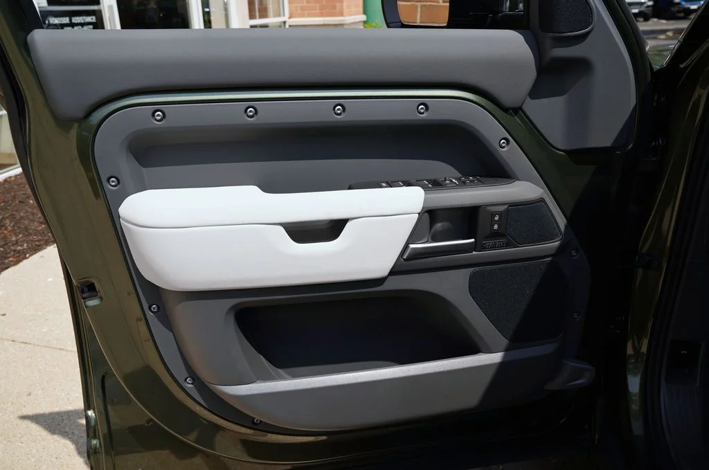 New 2026 Woolstone Green Land Rover X-Dynamic SE image 11