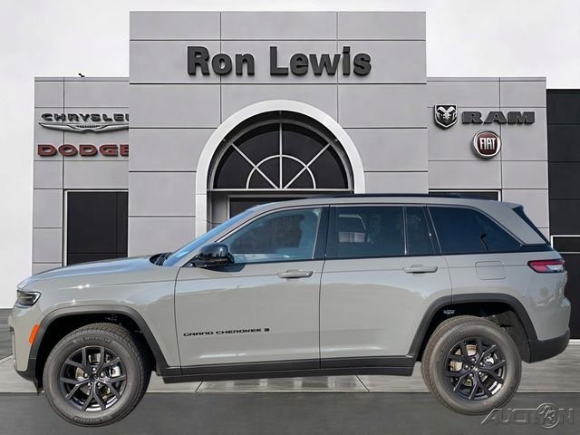 New 2027 Sting-Gray Clearcoat Jeep Laredo Altitude image 1