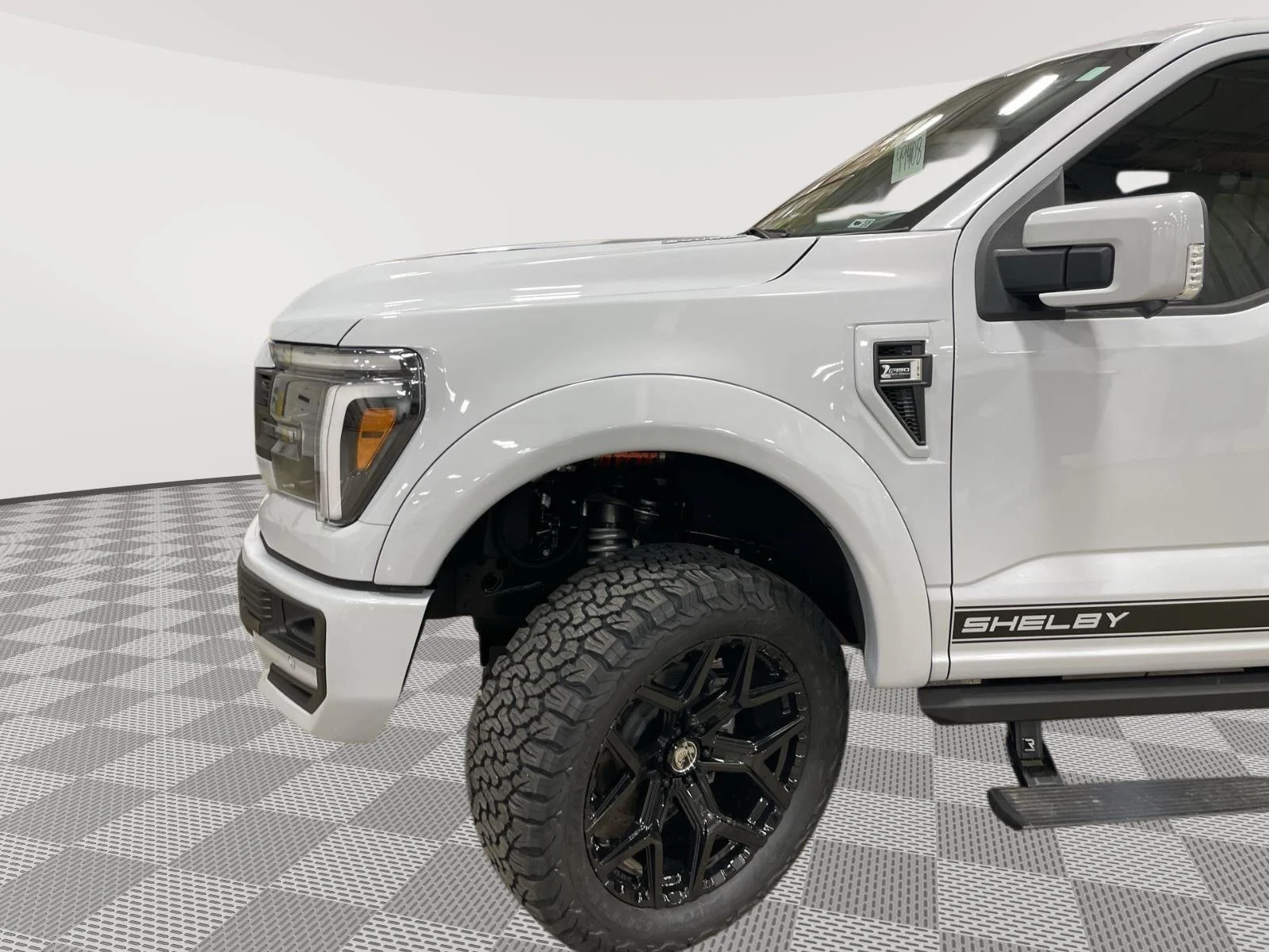 2025 Ford F-150 Lariat - Photo 2