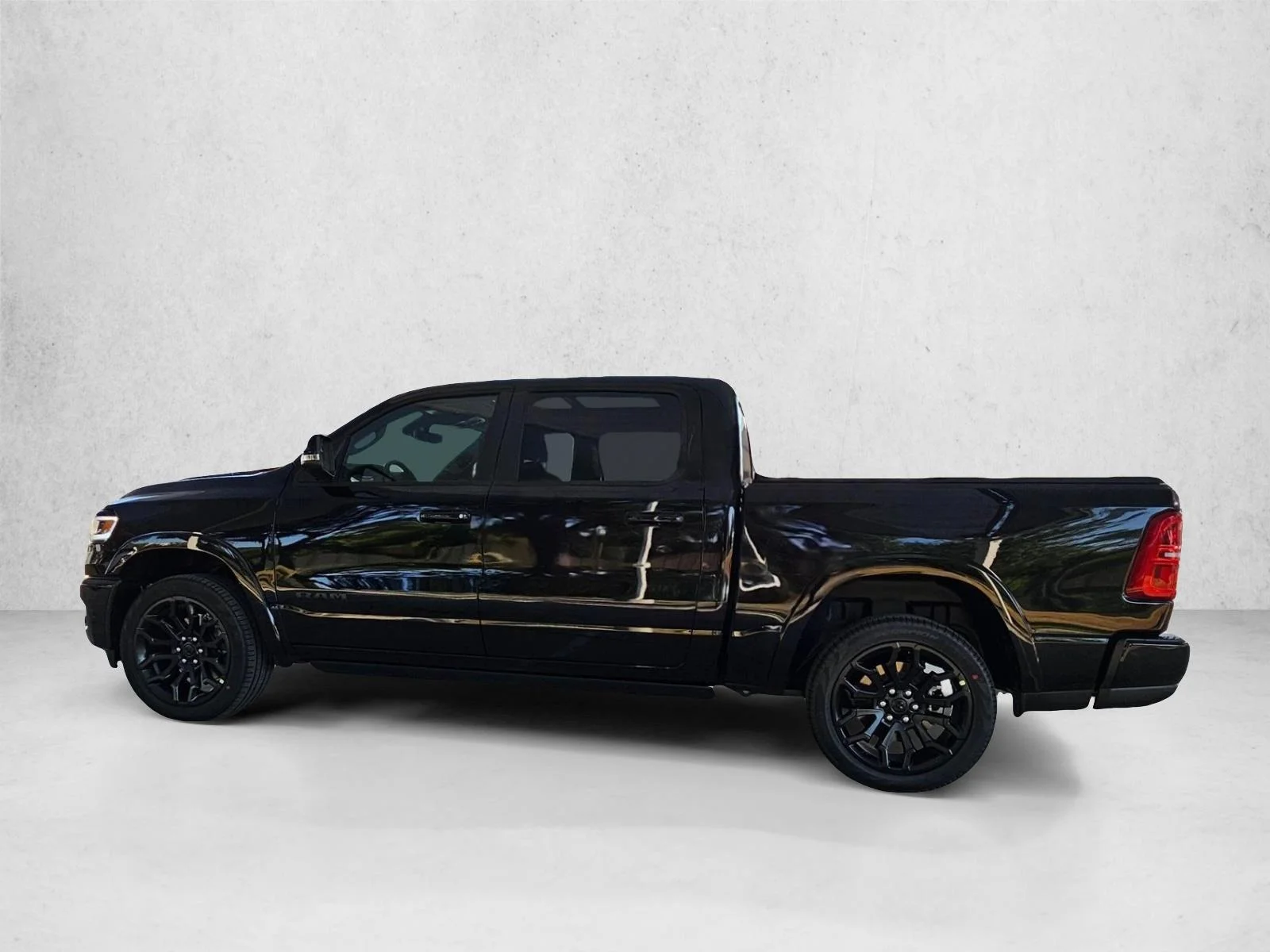 New 2027 Diamond Black Crystal Pearl-Coat Exterior Paint RAM Limited image 5