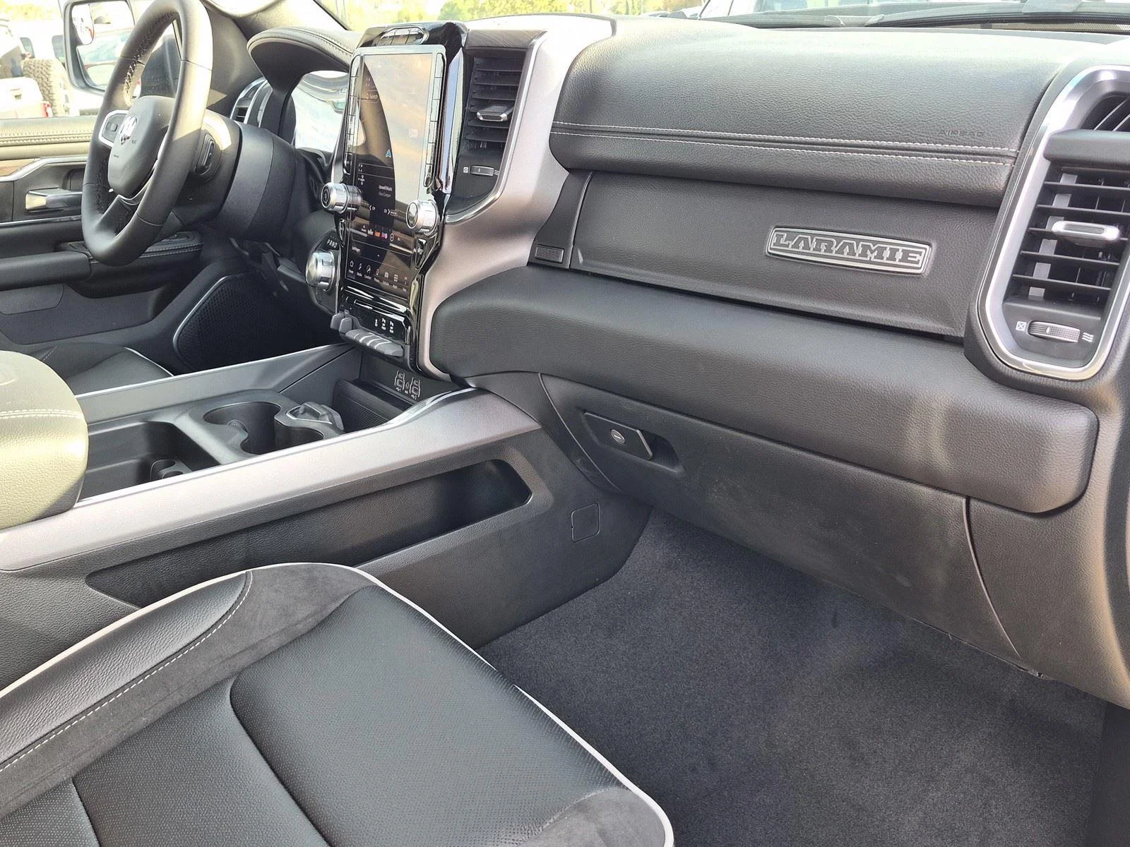 New 2026 Serrano-Green Metallic Exterior Paint RAM Laramie image 11