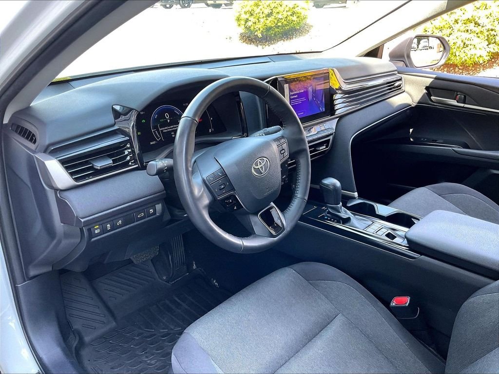 Used 2025 White Toyota LE image 8